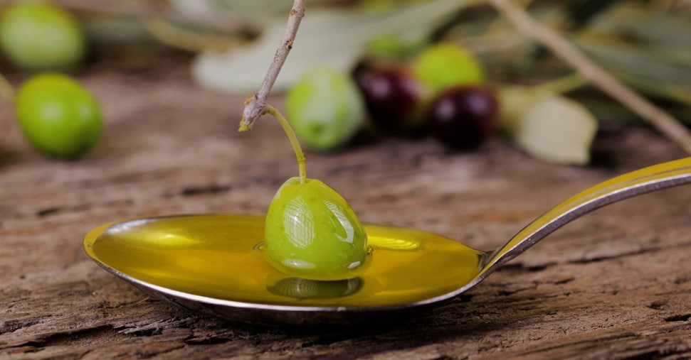 Olio di oliva, nonostante il calo di produzione l’export a +42% in valore (5,8 miliardi)