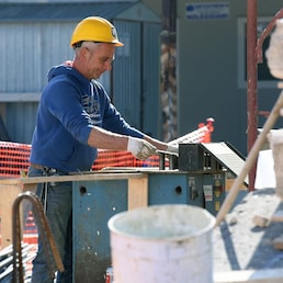 OPERAIO EDILE CANTIERE LAVORO  CASA DELLA CITTADINANZA