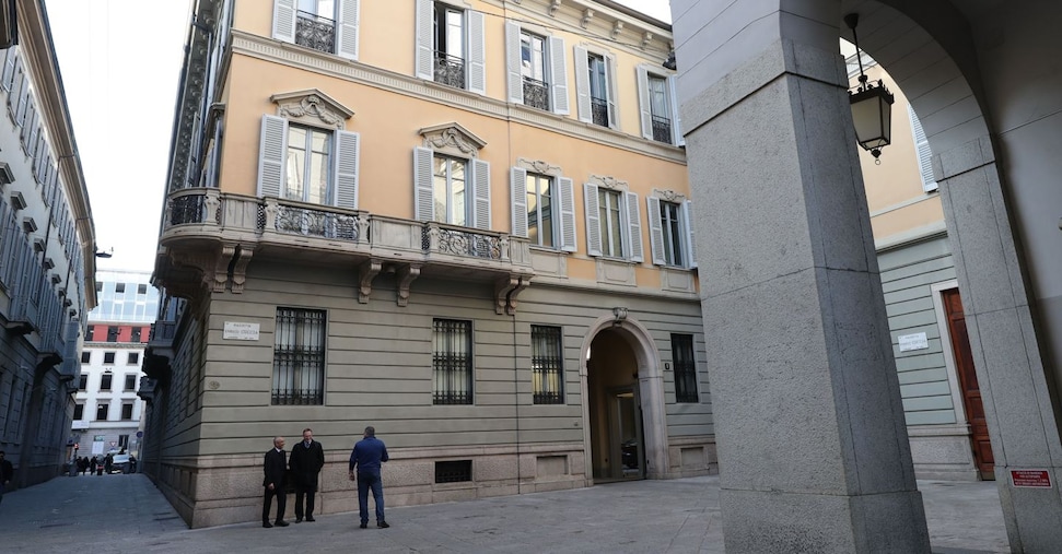 Blacrock oltre il 5% di Mediobanca. Conto alla rovescia per l’assemblea Blacrock oltre il 5% di Mediobanca. Conto alla rovescia per l’assemblea