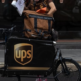 MILAN, ITALY - SEPTEMBER 23: A delivery man for United Parcel Service (UPS) handles a parcel next to his cargo bike on September 23, 2020 in Milan, Italy. Since the end of lockdown Milan authorities have added a further 35 kilometers of pop-up bike lanes and cycle paths and encouraged cycling and riding e-scooters as a safer form of transport away from jam-packed buses or subway trains, in order to promote social distancing in response to COVID-19. (Photo by Emanuele Cremaschi/Getty Images)