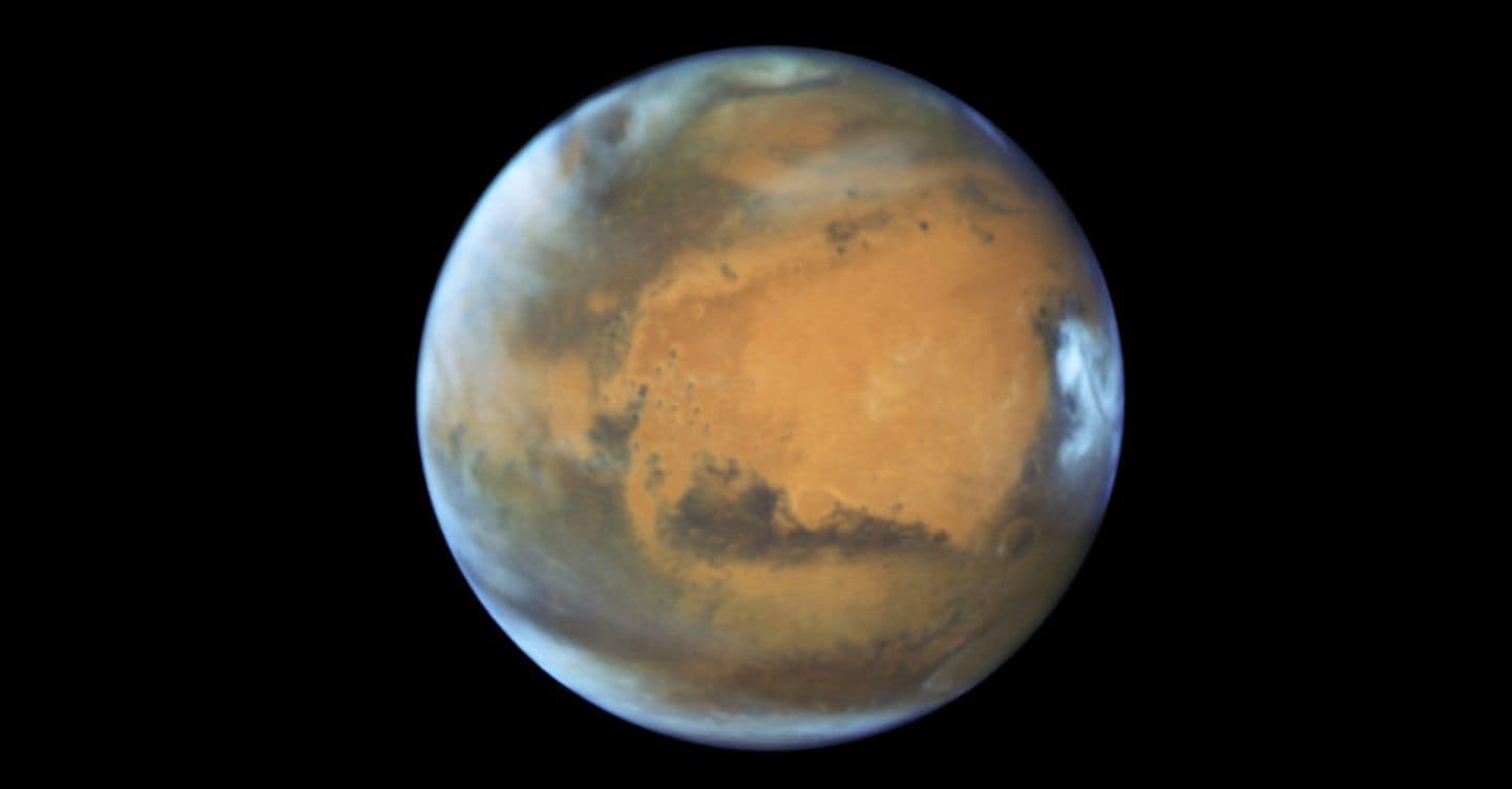 https://i2.res.24o.it/images2010/S24/Documenti/2025/08/09/Immagini/Ritagli/Marte-Hubble-opposizione-2016-660x660-U82347825361JYt-1440x752@IlSole24Ore-Web.jpg