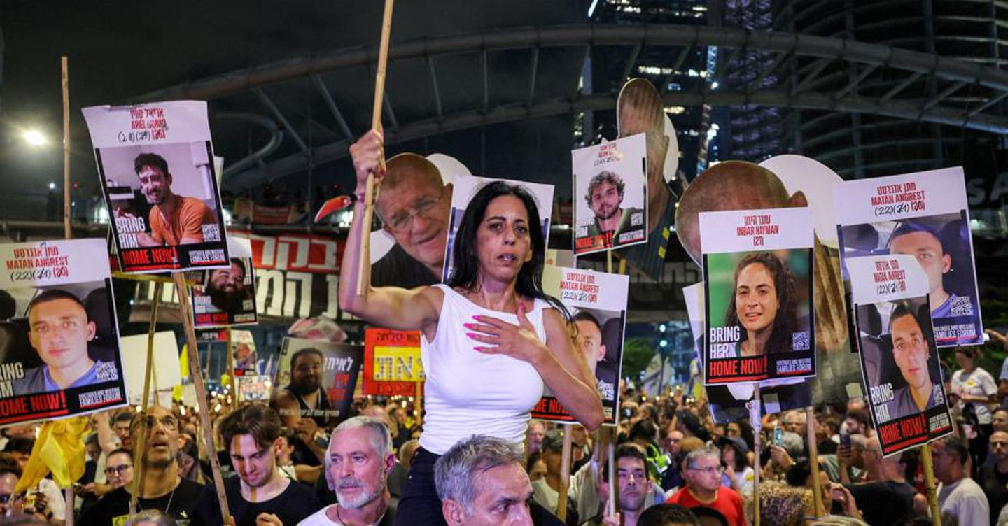 Gerusalemme in piazza, proteste contro la guerra e il sostegno agli ostaggi