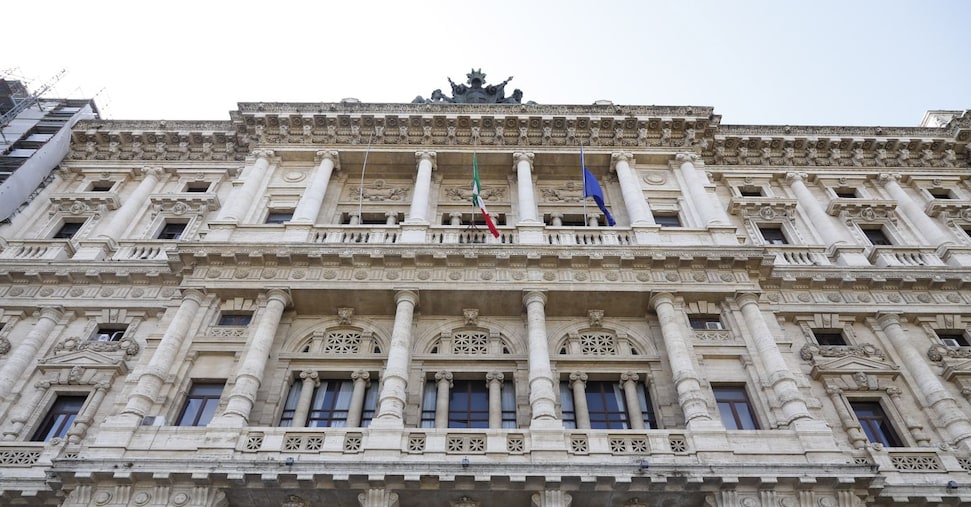 Non è licenziabile il lavoratore che sputa e danneggia l’auto del collega Non è licenziabile il lavoratore che sputa e danneggia l’auto del collega