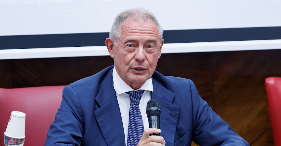 Ex Ilva, Urso: appello alla responsabilità per un’intesa sulla decarbonizzazione Ex Ilva, Urso: appello alla responsabilità per un’intesa sulla decarbonizzazione