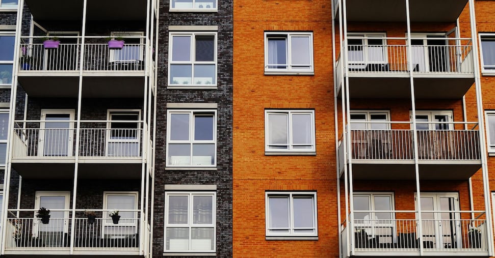 Obbligatori i lavori sul balcone sovrastante se c’è muffa al piano di sotto