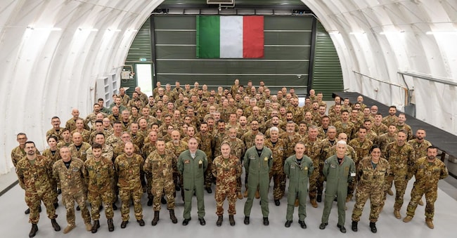 Cerimonia di passaggio di responsabilità tra il Portogallo e l’Italia, nell’ambito della NATO enhanced Air Policing (eAP), con il Generale di Corpo d’Armata Giovanni Maria Iannucci, Comandante Operativo di Vertice Interforze (COVI)