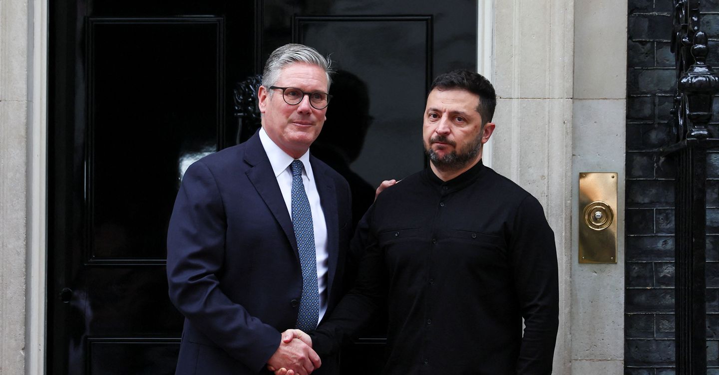 Ucraina, a Londra Starmer accoglie Zelensky. Trump offre terre rare a Putin e garanzie di sicurezza a Kiev. Mosca testa missile nucleare