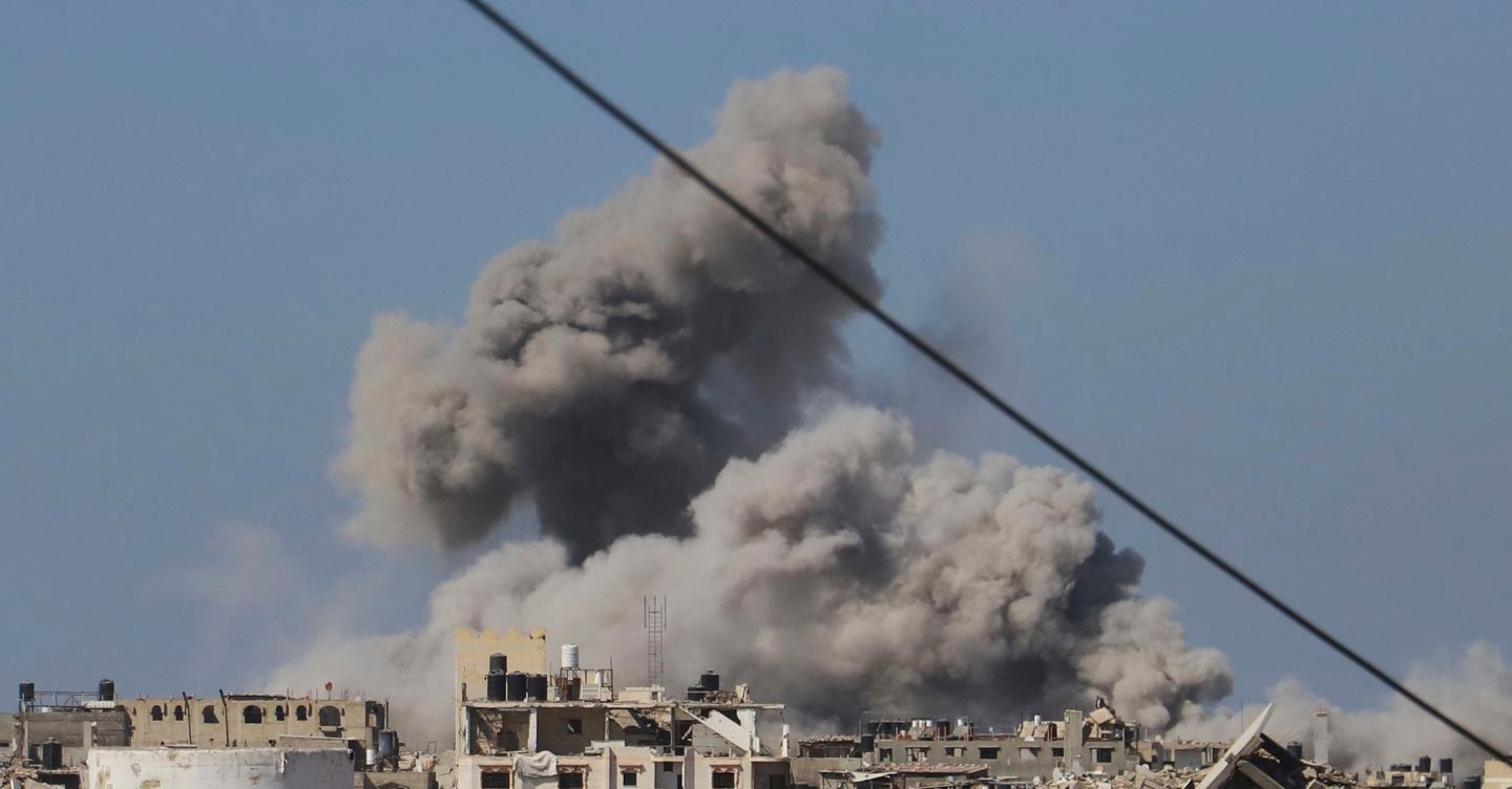Hamas accetta il cessate il fuoco arabo, ma Israele nicchia. Denuncia Wafa: a Gaza più di 62.000 morti