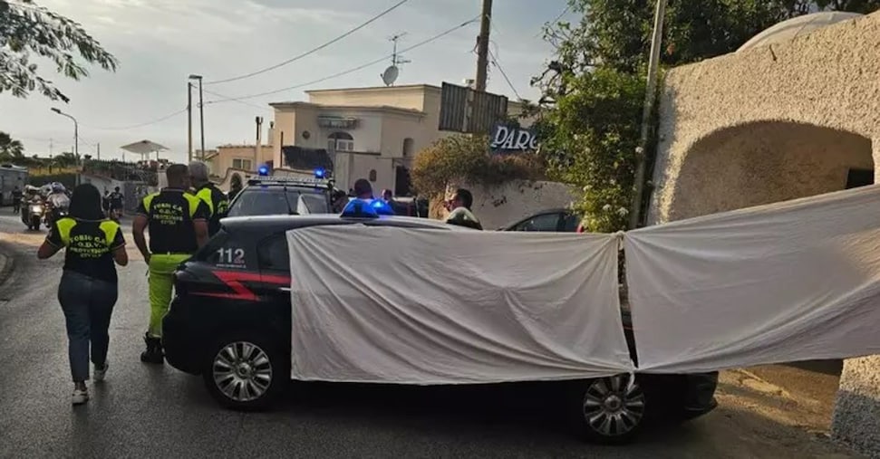 Sparatoria a Forio d’Ischia, 69enne uccide madre di ex moglie e il compagno