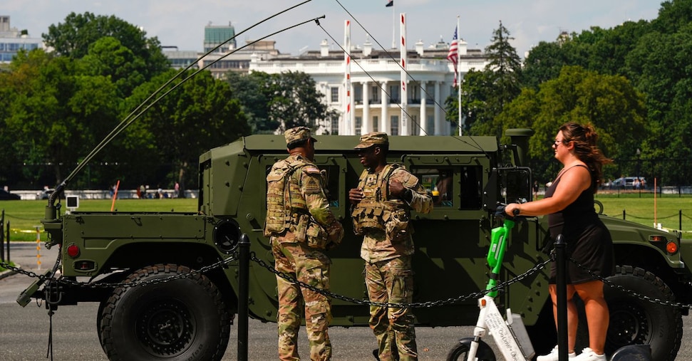 Ucraina, Zelensky e i leader europei a Washington. Trump: «Rinunci a Crimea e Nato». Droni su Kharkiv, 3 morto