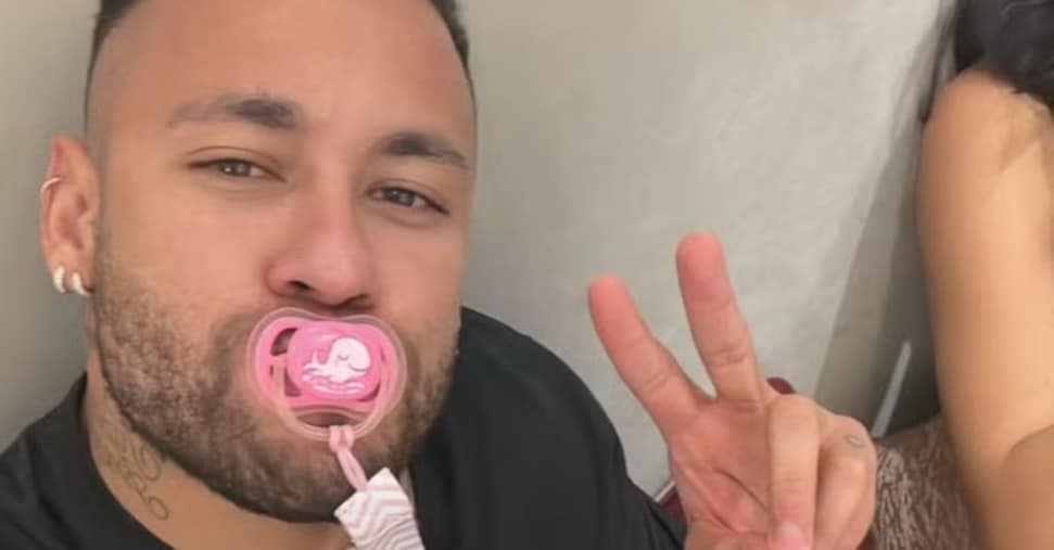Il Ciuccio per Adulti: la Nuova Tendenza Anti-Stress che Conquista Brasile e Celebrità (Neymar Inclusa!)
