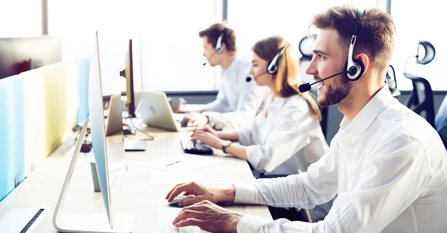 https://i2.res.24o.it/images2010/S24/Documenti/2025/08/20/Immagini/Ritagli/Customer-service-AdobeStock_262007305-U57242150524pYL-1440x752@IlSole24Ore-Web.jpg