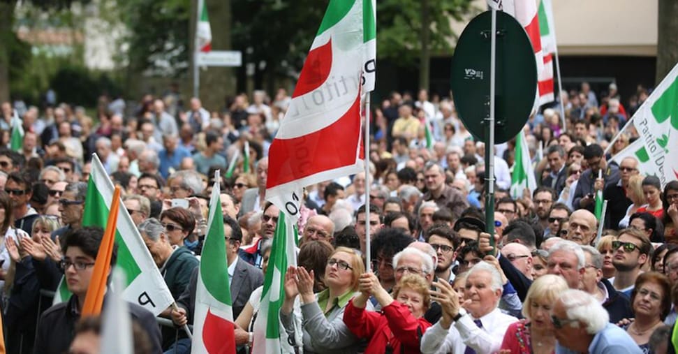Parlamento chiuso, la politica riparte in piazza tra feste e kermesse