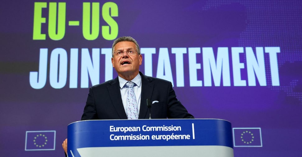 Intesa Ue-Usa sui dazi: dettagli e implicazioni del 15% anche su auto, farmaci e chip. Vino fuori dal patto