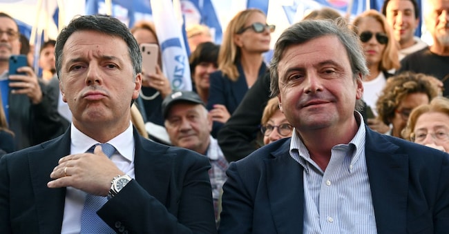 Carlo Calenda (D) con Matteo Renzi (S).  ANSA/ETTORE FERRARI