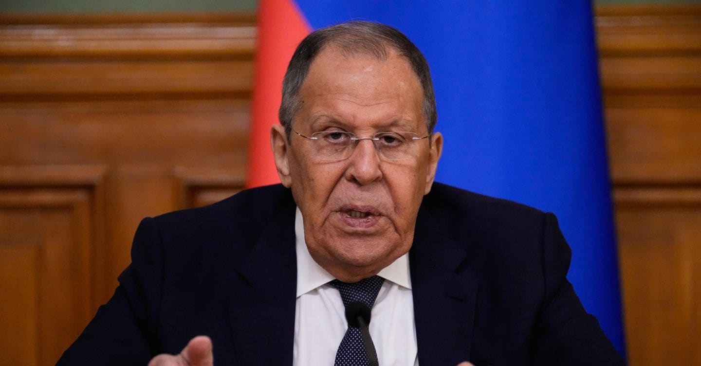 Da Ue altri quattro miliardi  a Kiev. Lavrov: Zelensky dice no a tutto