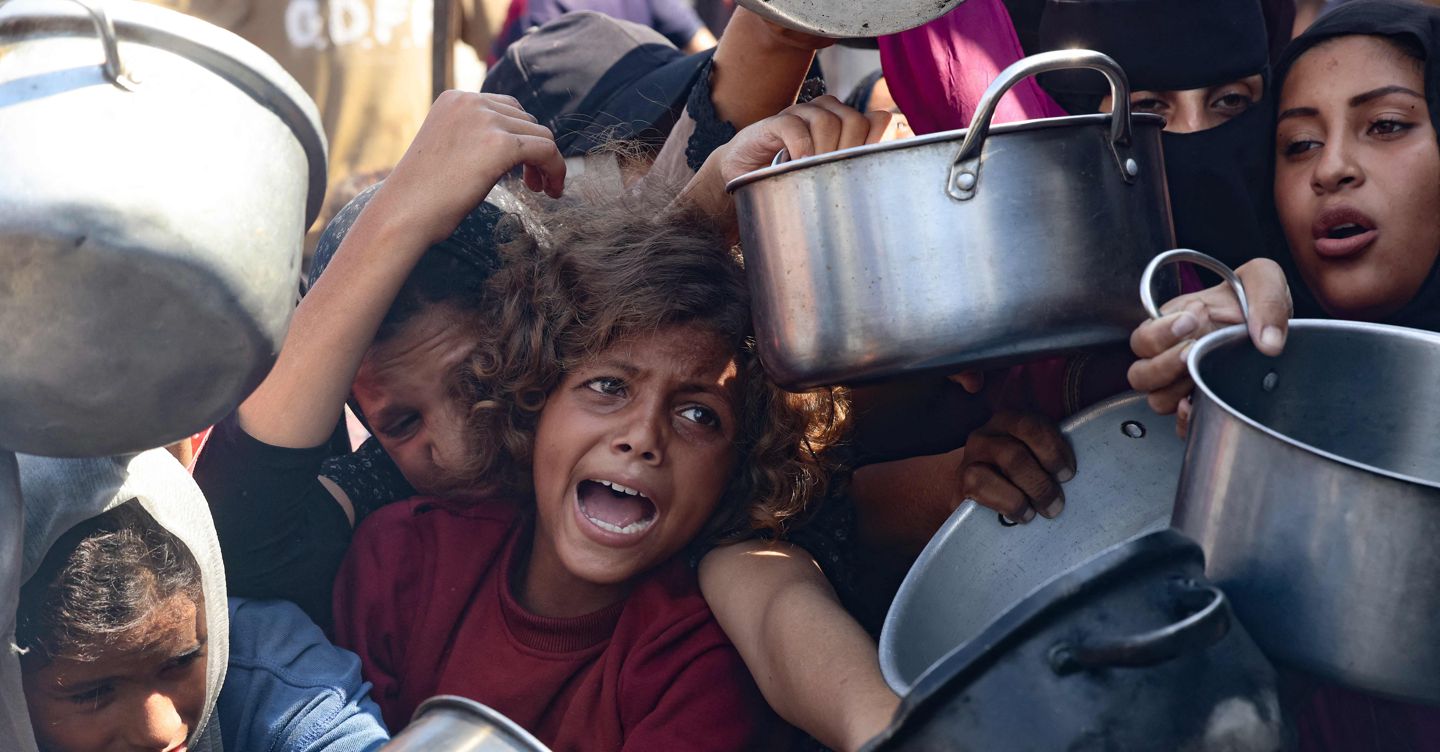 Gaza, l’Onu attacca Israele: carestia evitabile. Al Jazeera: 12 morti in edificio con sfollati