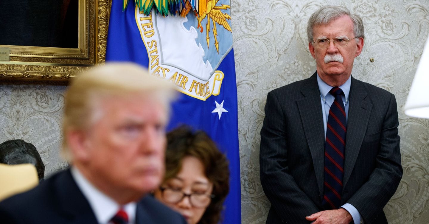 Fbi perquisisce Bolton, ex consigliere ora rivale di Trump, in un’inchiesta su documenti di sicurezza