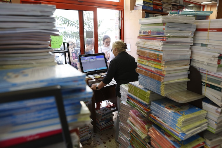 Caro-libri scolastici, ecco tutte le mosse per risparmiare