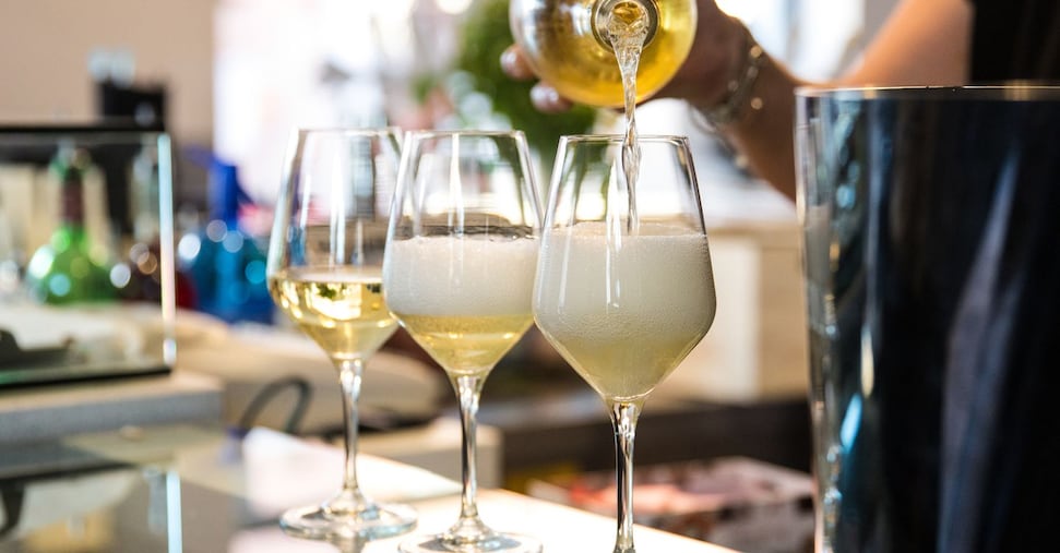 Spumante Asti, al via la vendemmia. Prevista di qualità ma sparito il mercato russo e ora a rischio quello Usa Spumante Asti, al via la vendemmia. Prevista di qualità ma sparito il mercato russo e ora a rischio quello Usa