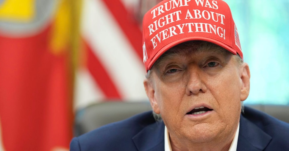 Trump all’attacco di Abc e Nbc: trasmettono fake news, la loro licenza dovrebbe essere revocata Trump all’attacco di Abc e Nbc: trasmettono fake news, la loro licenza dovrebbe essere revocata