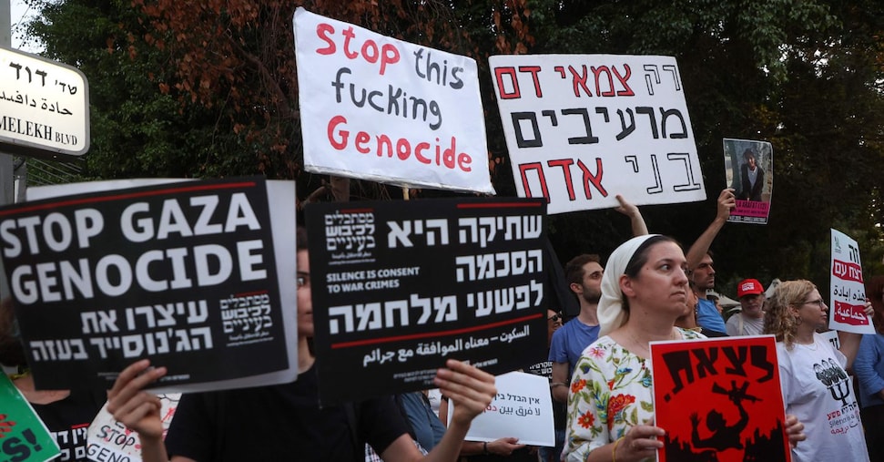 Condanna mondiale per i cinque giornalisti uccisi, ma Netanyahu: tragico incidente. Nuovi attacchi Idf a Gaza, 20 morti