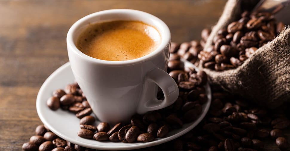 Tempesta perfetta per il caffè: costo tazzina al bar in forte crescita, previsto un altro aumento