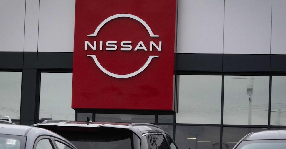 Mercedes Benz cede a sconto il suo 3,8% in Nissan, il titolo crolla alla Borsa di Tokyo Mercedes Benz cede a sconto il suo 3,8% in Nissan, il titolo crolla alla Borsa di Tokyo