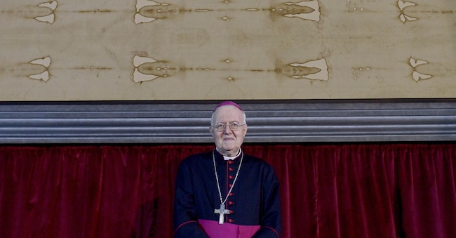 Torino, solenne ostensione della Sindone, nella foto Monsignor Cesare Nosiglia Arcivescovo di Torino. (Filippo Alfero / AGF)