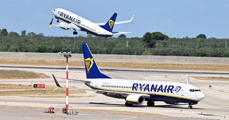 Ryanair, premio ai dipendenti che scovano bagagli fuori misura