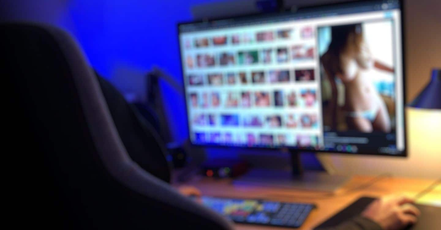 Non solo revenge porn, ecco che cosa rischia chi diffonde immagini intime (vere o artefatte)