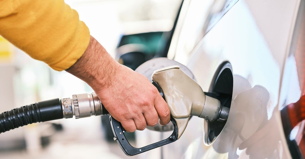 Benzina, prosegue discesa dei prezzi ad agosto