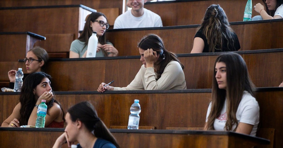 Medicina, primo anno senza test ma non c’è boom di iscritti. Le donne sono di più (70%) Medicina, primo anno senza test ma non c’è boom di iscritti. Le donne sono di più (70%)