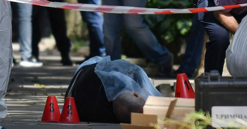 Politico ucraino ucciso con otto colpi di pistola a Leopoli. Killer vestito da rider