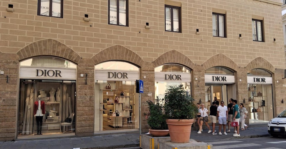 Furto da 200mila euro nel negozio Dior di Firenze: i dettagli