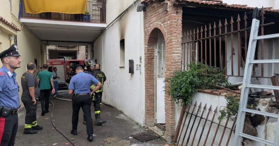 Meta di Sorrento, appartamento esplode: due morti