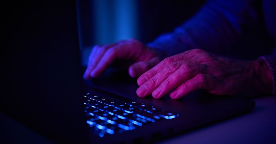 Sito sessista, individuato il gestore: indagini su un 45enne di Scandicci, vertice in procura a Roma