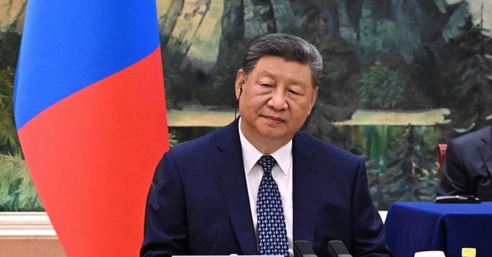 Xi mostra i muscoli nella grande parata militare