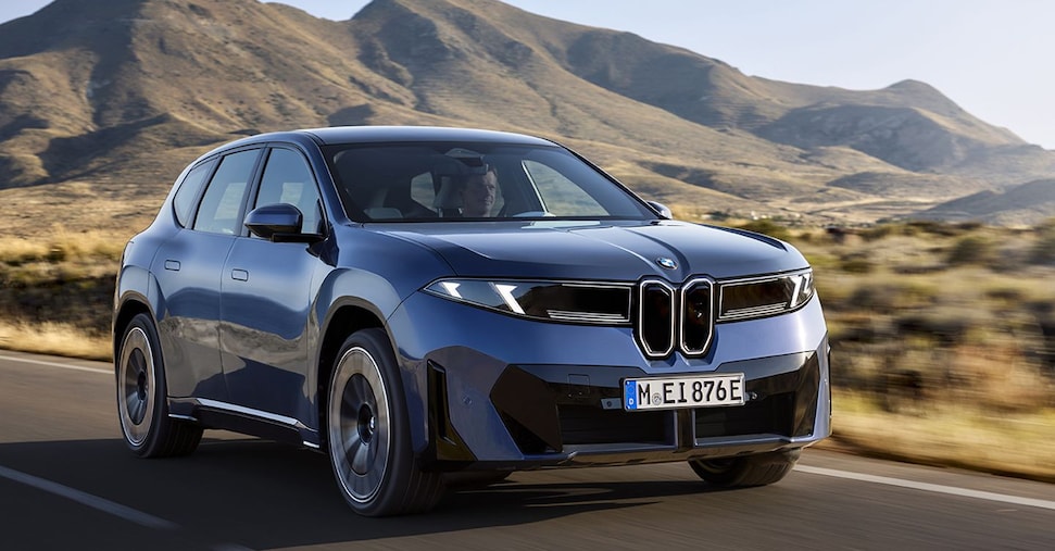 Bmw iX3, debutta il capostipite della Neue Klass. Interni rivoluzionari e batteria per 800 chilometri di autonomia Bmw iX3, debutta il capostipite della Neue Klass. Interni rivoluzionari e batteria per 800 chilometri di autonomia