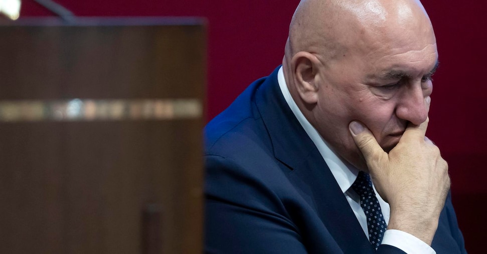 «Fondi per Armani e Gaza», hackerato l’account X di Crosetto. Il ministro presenta denuncia