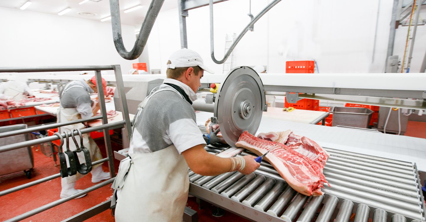 Pechino impone dazi temporanei fino al 62% sull’import di carne di maiale Ue