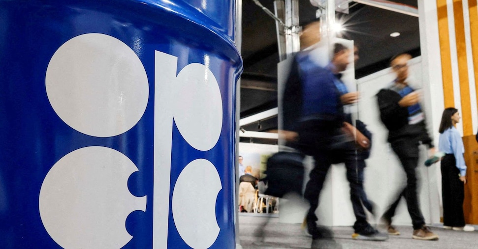 Petrolio, l’Opec+ aumenta la produzione a sorpresa di 137 mila barili al giorno