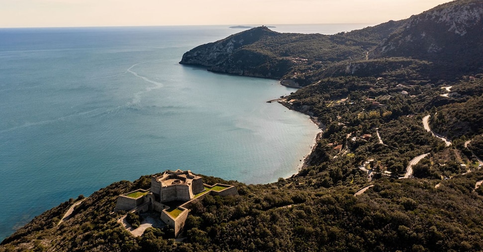 Nuova scena in Maremma con il design contemporaneo da La Roqqa