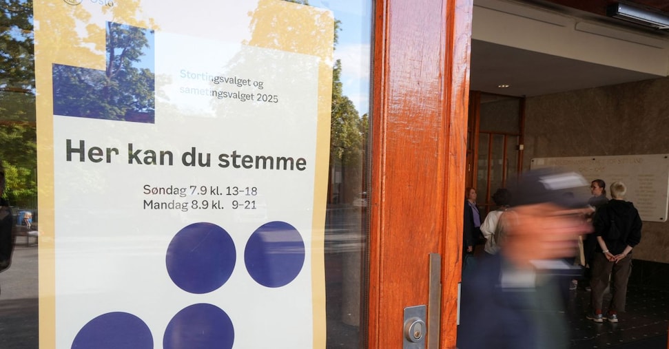 Elettori divisi ai seggi a Oslo, in un tranquillo Election Day
