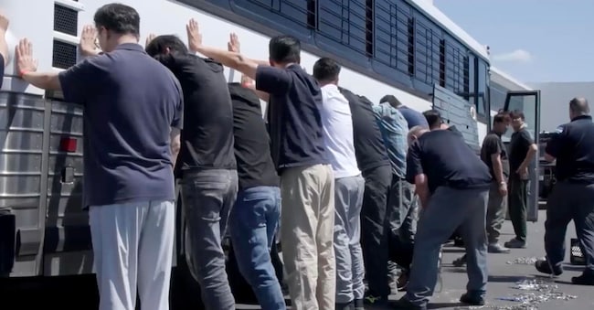 Un momento del raid anti-migranti alla Hyundai in Georgia