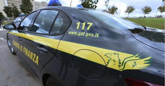 Guardia di finanza - auto,117 - foto archivio