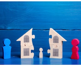 Division of property and children among parents in case of divorce. Parental conflict resolution, custody of children. Justice, protection of child rights. Choose which parent to live with
