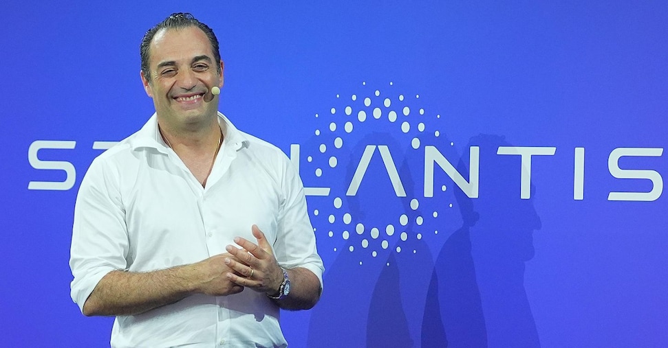 Stellantis, Filosa: «Volumi in crescita nel quarto trimestre». Titolo in rally Stellantis, Filosa: «Volumi in crescita nel quarto trimestre». Titolo in rally