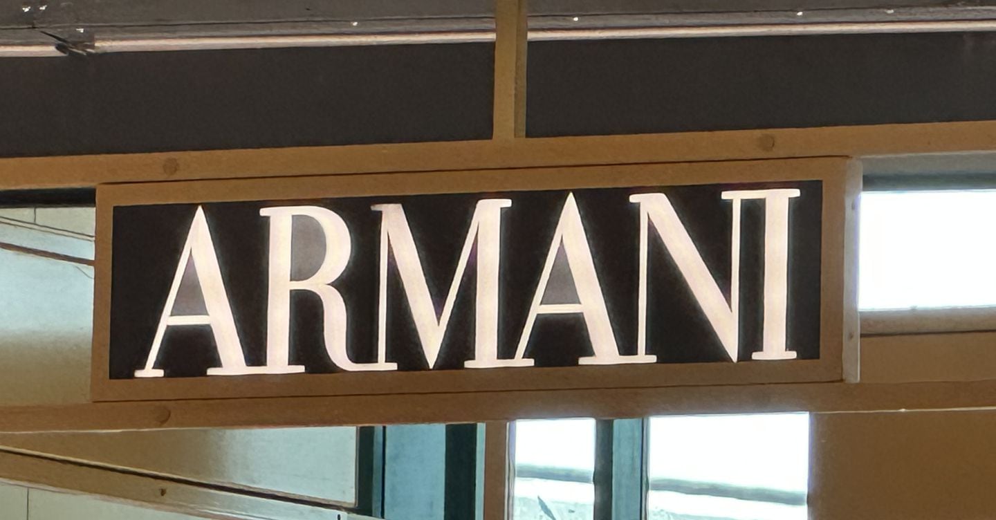 La successione di Armani apre a Lvmh, Essilux e L’Oréal per la vendita