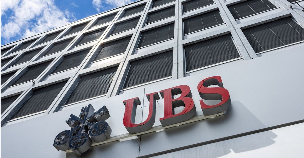 In Zurich it runs UBS, evaluates move to the USA with possible shopping